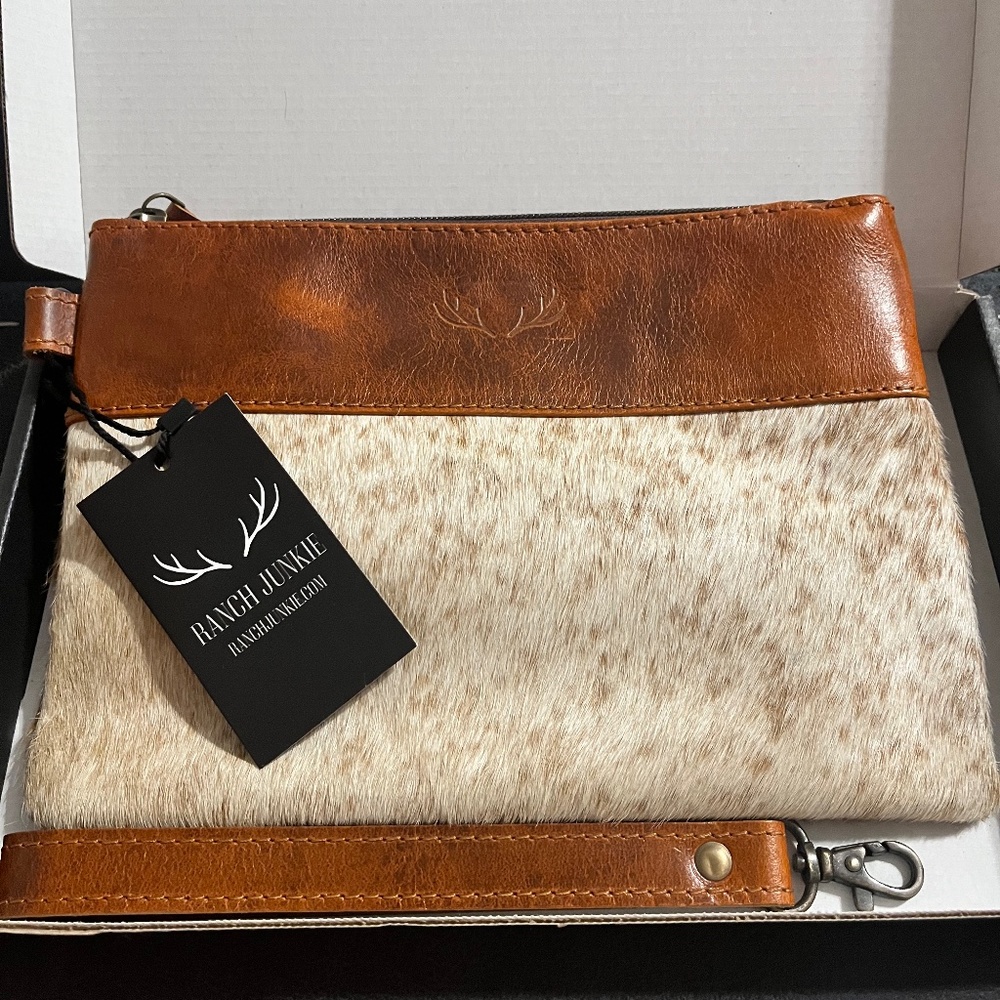 NWT The Highlands genuine cowhide wristlet clutch